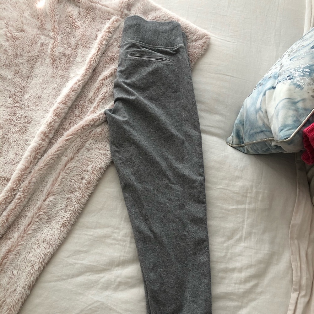 Lululemon joggers size 6